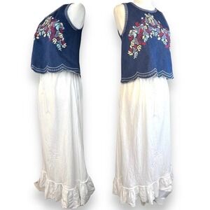 J.O.A. Los Angeles Denim Crop Top Woman’s Sz Small Blue w Floral Embroidery